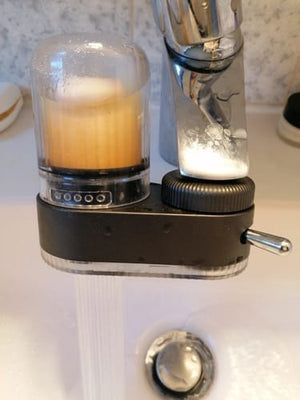 … montaggio molto semplice e l’acqua ha un sapore migliore, il bollitore rimane pulito all’interno senza incrostazioni di calcare… 🤩👍 I tempi di consegna sono un po’ più lunghi, ma è arrivato tutto come ordinato…